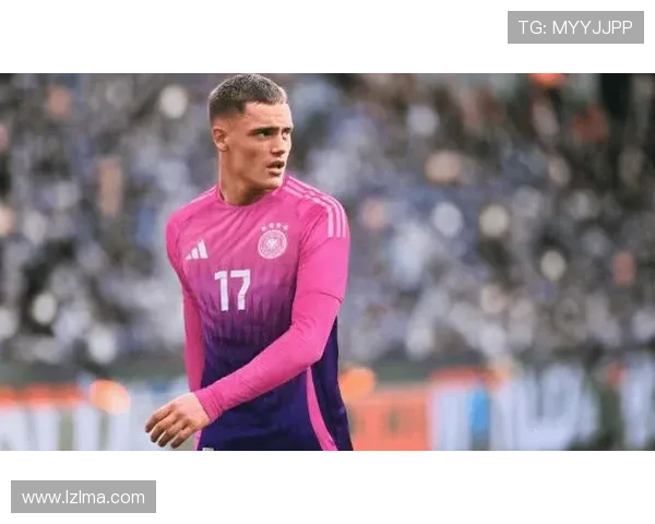 德国足球明星吸烟引发争议球场外的健康隐患与职业形象的冲突